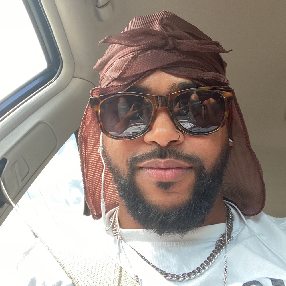 Meet your Posher, Yoniel